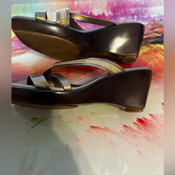 Italian Shoemakers Wedge Heeled Sandals - Picture 11 of 13